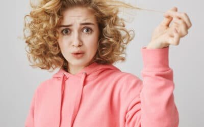 Cosa provoca la caduta dei capelli nelle donne?