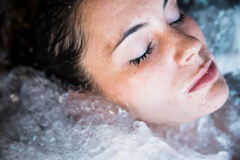 Acqua termale in cosmetica: quali benefici offre davvero alla pelle?